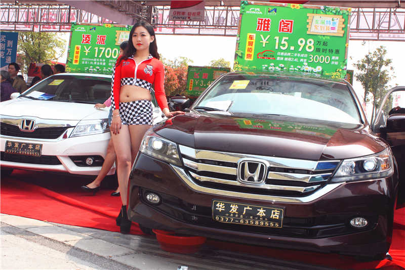 南阳市2015年春季汽车文化节美女香车无码高清大图