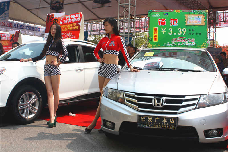 南阳市2015年春季汽车文化节美女香车无码高清大图