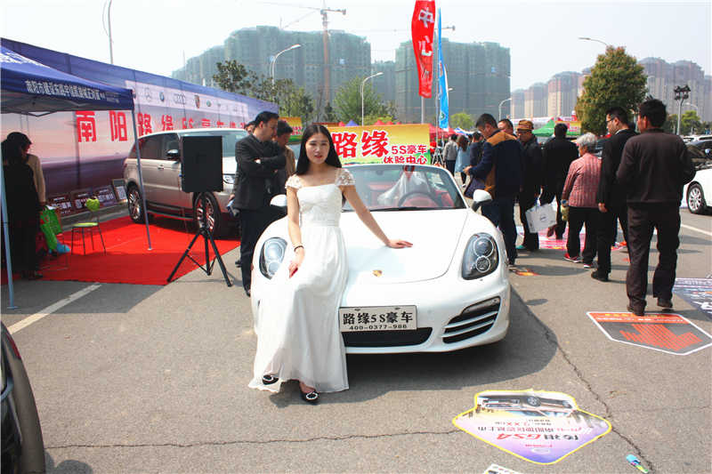 南阳市2015年春季汽车文化节美女香车无码高清大图