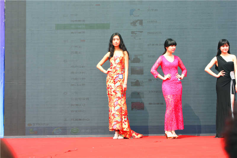 南阳市2015年春季汽车文化节美女香车无码高清大图