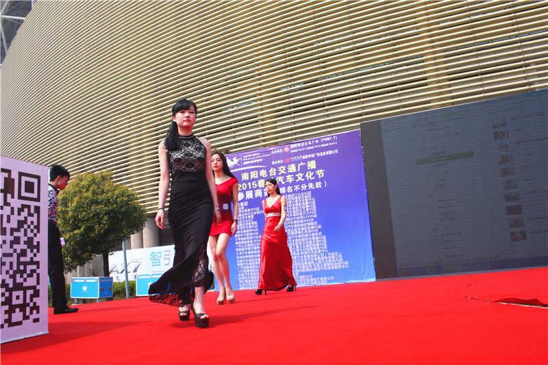南阳市2015年春季汽车文化节美女香车无码高清大图